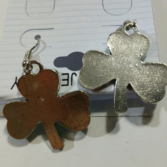 St.Patty's☘️☘️🆕Shamrock ☘️ Pierced Earrings 1.5" Dangle Green & Silver. NWT - Picture 5 of 10